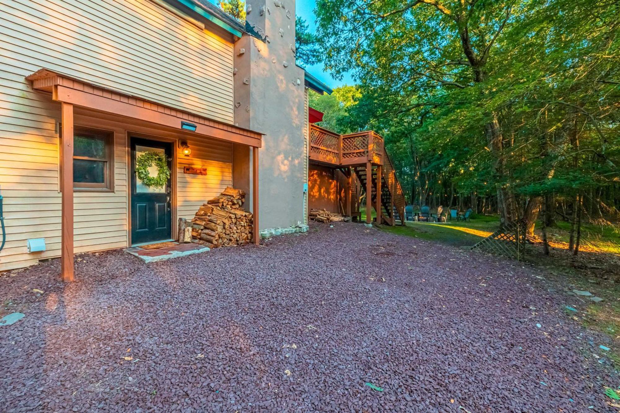 Poconos Ski Retreat With Sauna, Hot Tub, And Game Room Lake Harmony Exterior foto